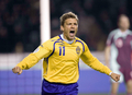 試合開始直後に先制ゴールを決め歓喜するスウェーデンのマルカス・アルベク（%%Marcus Allback%%）。(c)AFP/SCANPIX/ ANDERS WIKLUND