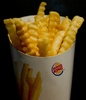 米ファストフード大手のバーガーキング（Burger King）が米国で発売した低脂肪・低カロリーのフライドポテト「Satisfry（サティスフライ）」（2013年9月24日撮影）。(c)AFP/Saul LOEB