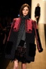 米ニューヨーク市内で発表された「BCBG マックス・アズリア」15/16年秋冬コレクション（2015年2月12日撮影）。(c)AFP/Getty Images/Frazer Harrison