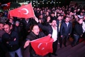 トルコの首都アンカラで、統一地方選の開票速報を聞き喜ぶ野党・共和人民党（CHP）の支持者ら（2019年3月31日撮影）。(c)Adem ALTAN / AFP