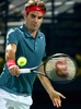ドバイ・テニス選手権（Dubai Duty Free Tennis Championships 2014）、男子シングルス準決勝。リターンを打つロジャー・フェデラー（Roger Federer、2014年2月28日撮影）。(c)AFP/MARWAN NAAMANI