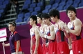 ロンドン五輪の体操男子日本代表は25日、試合会場のノース・グリニッジ・アリーナ（North Greenwich Arena）で公式練習を行った。

トレーニングに臨む日本代表の（左から）田中和仁（Kazuhito Tanaka）、田中佑典（Yusuke Tanaka）、内村航平（Kohei Uchimura）、加藤凌平（Ryohei Kato）、山室光史（Koji Yamamuro、2012年7月25日撮影）。(c)AFP/THOMAS COEX