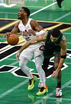 キャバリアーズ、開幕15連勝でストップ 王者セルティックスに黒星 写真