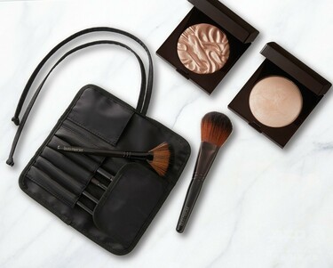 フェイスパウダー購入でブラシポーチをゲット、「ローラ メルシエ 