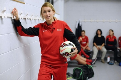 プスカシュ賞でスーパースターに挑む女子サッカー選手