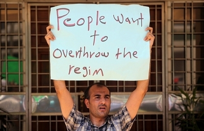 カダフィ政権離反の外交官が続出、リビア在外公館など