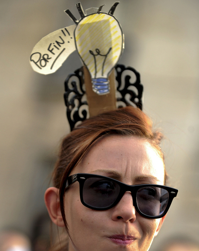 スペイン各地でデモ、地方選前日も続く 失業・歳出削減に抗議