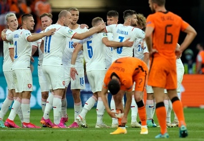 チェコが10人のオランダ下し8強入り 欧州選手権