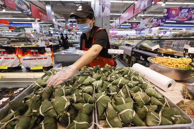 中国の端午節で「ちまき戦争」 新味、珍味が次々と登場