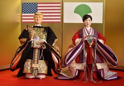 注目政治家がそろい踏み？トランプ氏と小池氏のひな人形お披露目