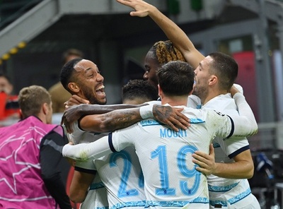 チェルシー、10人のミラン下し首位浮上 欧州CL16強へ前進