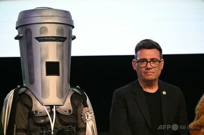 英下院補選でリフォームUK党首と宇宙戦士「ビンフェース伯爵」が対決 スターマー氏「票をごみ箱に」