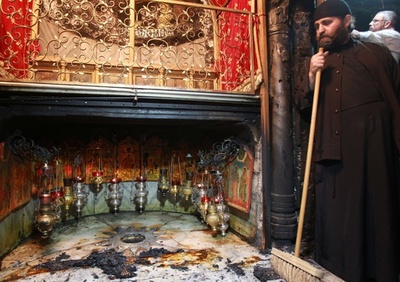 イエス誕生の地「聖誕教会」で小規模火災、パレスチナ