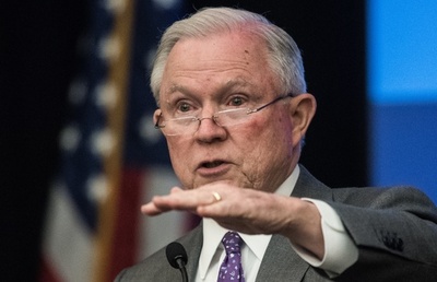 セッションズ米司法長官、家庭内暴力や組織犯罪被害者の亡命は認めない