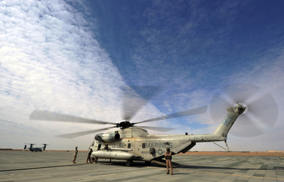 米海兵隊のヘリ2機が衝突、ハワイ沖 乗員12人不明