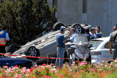 ブルドーザーまた暴走で16人負傷、犯人を射殺 エルサレム