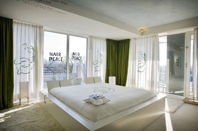 ジョン・レノン＆オノ・ヨーコの「ベッド・イン」部屋を一般公開