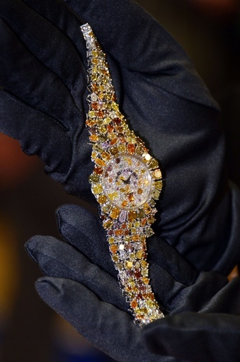 ダイヤモンド225粒、4億円の輝き 三越高級時計フェア