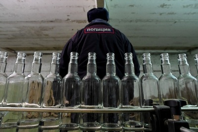 アルコール飲料で90人に中毒、29人死亡 ロシア