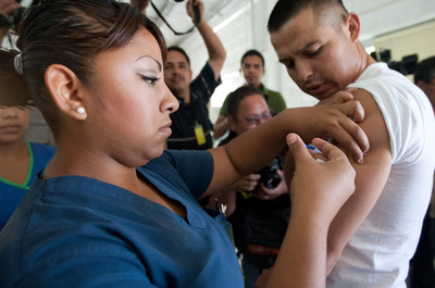 米国の保健医療「あらゆるものが高額」、他の富裕国の2倍近い支出