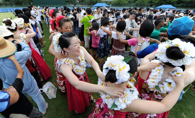 肩もみの列でギネスに挑戦、千葉県八千代市