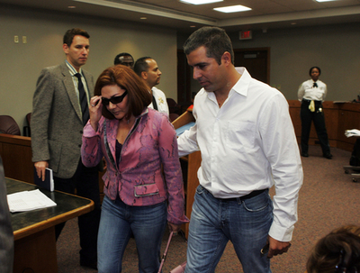 アレハンドロ・サンズへの脅迫容疑で元使用人夫婦が訴えられる - 米国