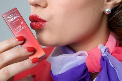 気分は客室乗務員！アトランティック航空が口紅プロデュース