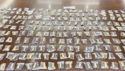 女性職員の元になんと1億円超相当の13キロの金の延べ棒が届く 中国福建