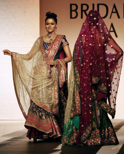 インドでブライダルファッションショー開催