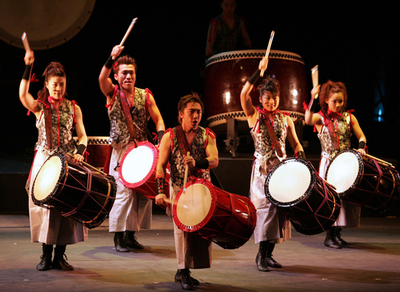 打打打団天鼓、和太鼓の妙技を披露 - バーレーン