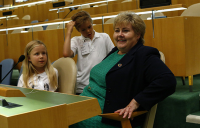 「ゲーマー」ノルウェー首相、外遊先でポケGO 狙いは卵ふ化