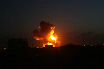 イスラエル軍ガザ攻撃を再開、安保理協議は難航