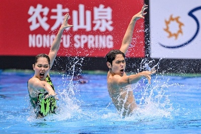 佐藤きょうだいが金メダル 世界水泳AS、混合デュエットTR