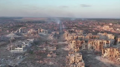 動画:廃虚と化したウクライナ東部の街 映像を公開