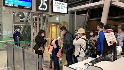 飛行中の「行き先変更」で武漢へ、湖北省の94人乗せた吉祥航空便