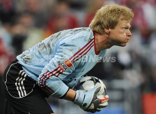 オリバー カーン 引退記念試合でファンに別れ 写真4枚 ファッション ニュースならmode Press Powered By Afpbb News