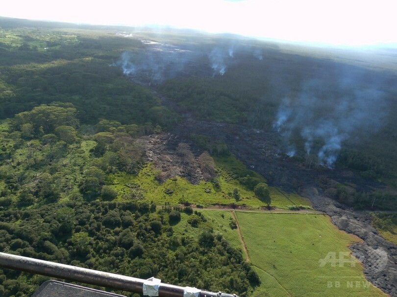 キラウエア火山の溶岩流で民家が焼失、米ハワイ