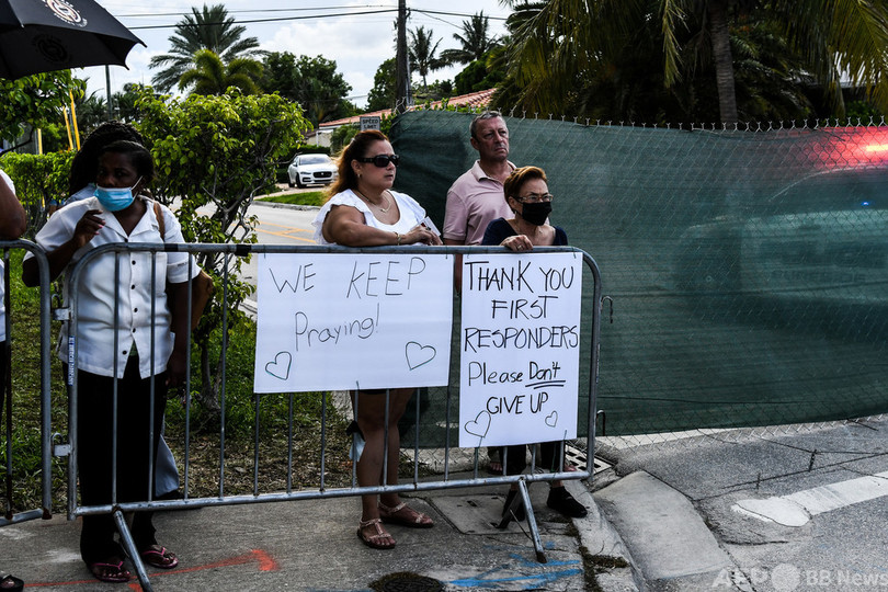 フロリダ集合住宅崩落、死者9人に 懸命の捜索続く