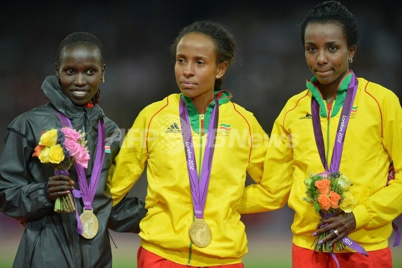 デファーが女子5000メートルで金メダル獲得