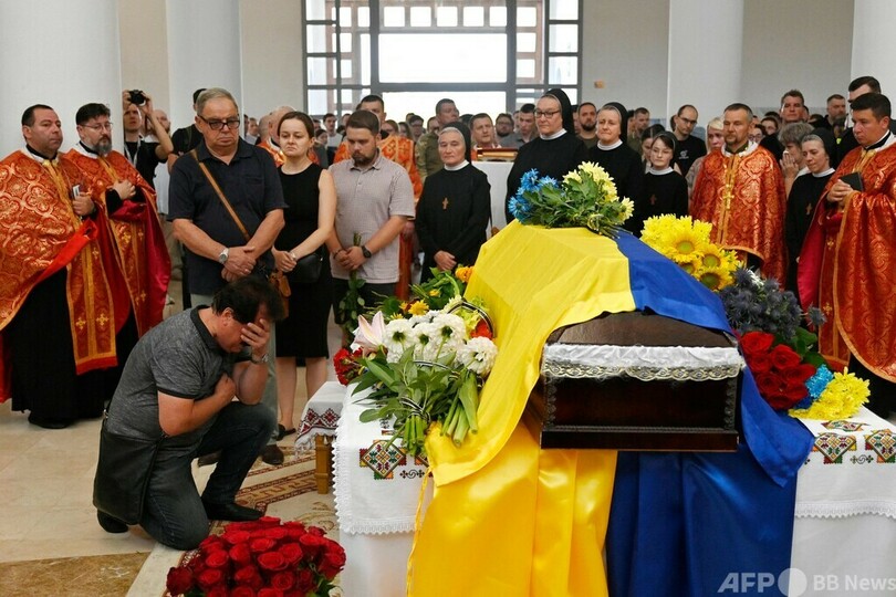 「キーウの幽霊」葬儀に多数参列 ウクライナ空軍のエース