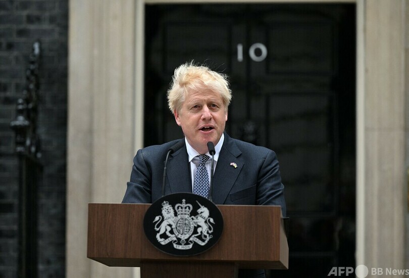 英首相、披露宴のため即時辞任せず？ 公式別荘での開催に批判