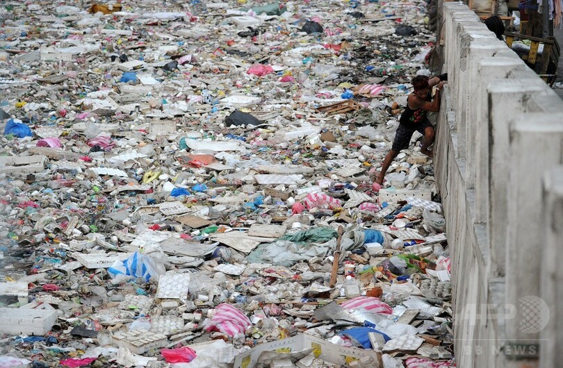 フィリピン首都マニラの「ごみの川」