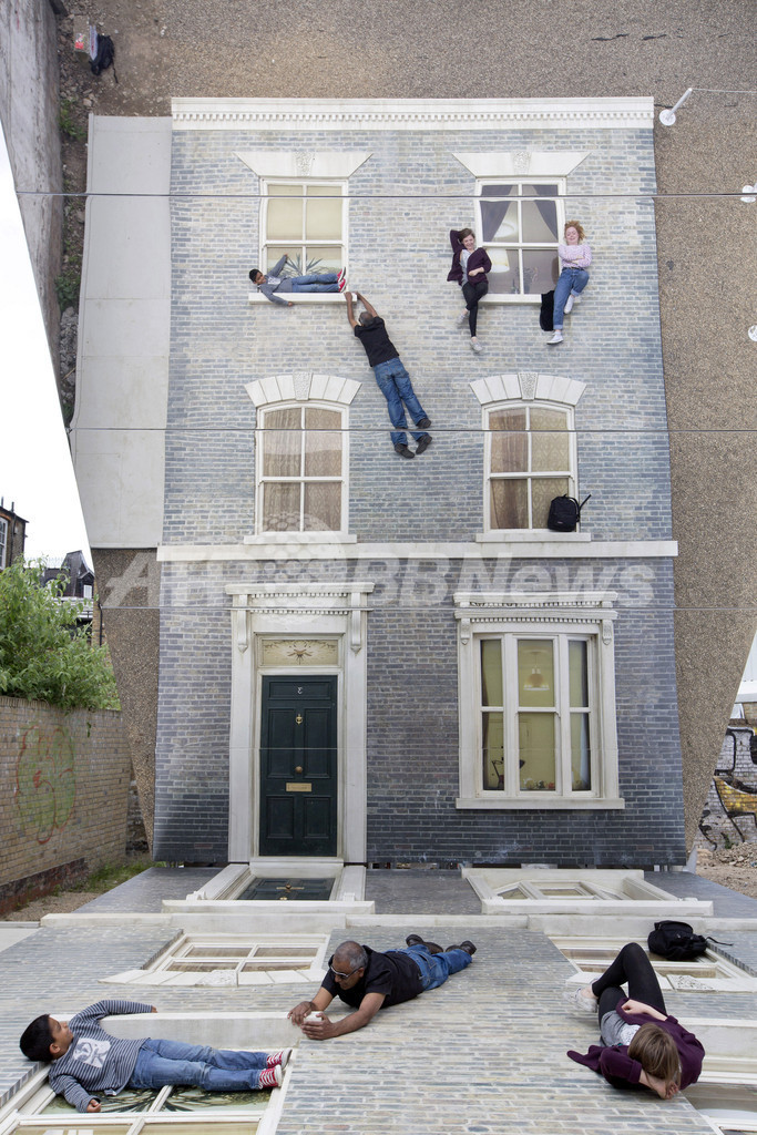 超人的!?壁にぶら下がる人たち、ロンドン