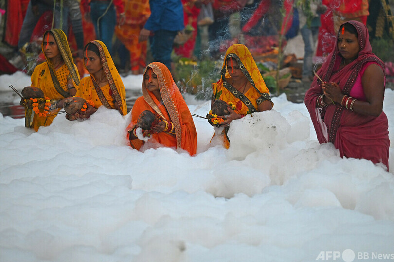 【今日の1枚】幻想風景、実は汚染物質の泡 インド
