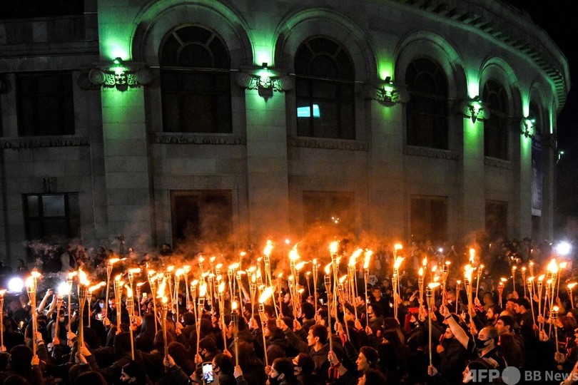 アルメニア虐殺から106年、たいまつ掲げ市民ら首都行進