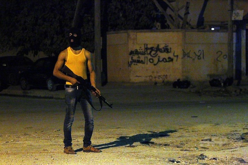 リビアのイスラム勢力、ベンガジの主要軍基地を占拠 リビアのイスラム勢力、ベンガジの主要軍基地を占拠