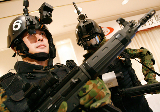 SFアニメ現実化? 防衛技術シンポに超ハイテク個人装備システム登場