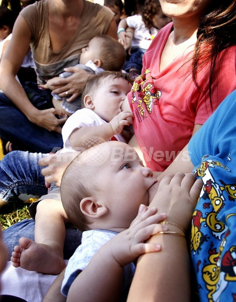 子供の出世を望むなら母乳が一番、英研究 子供の出世を望むなら母乳が一番、英研究