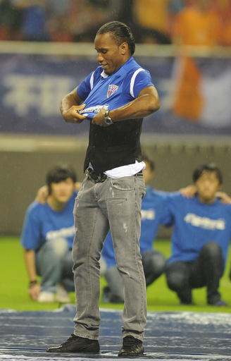 上海申花に移籍のドログバが入団会見 写真10枚 国際ニュース：AFPBB News