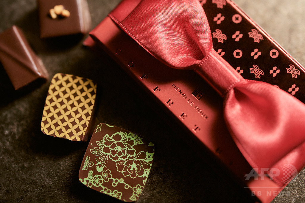 深紅のリボンがアイコンの「アンリ・ルルー」バレンタイン限定ボックス